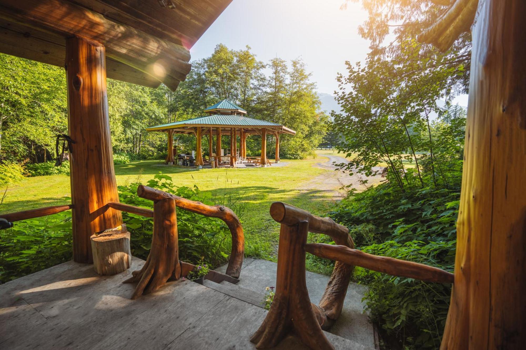 Bella Coola Grizzly Tours And Resort Hagensborg Ngoại thất bức ảnh