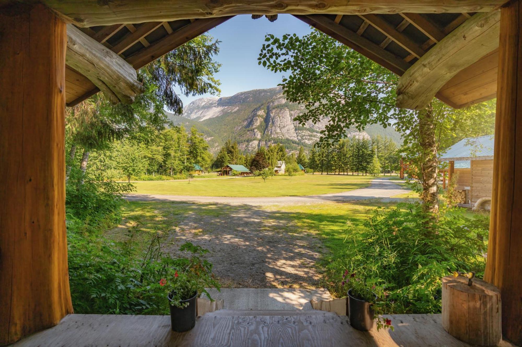 Bella Coola Grizzly Tours And Resort Hagensborg Ngoại thất bức ảnh